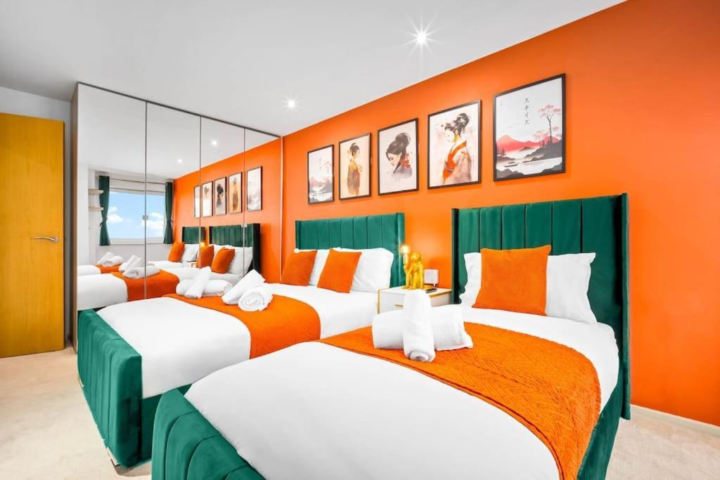 Top Floor City Centre Apartment - Sleeps 7 - 4 Beds - With Balcony And Parking - Smart Tv'S On Each Bedroom Wall - 5 Mins From Bullring, Selfridges, Moor Street Station - By Zena Stays Birmingham Buitenkant foto