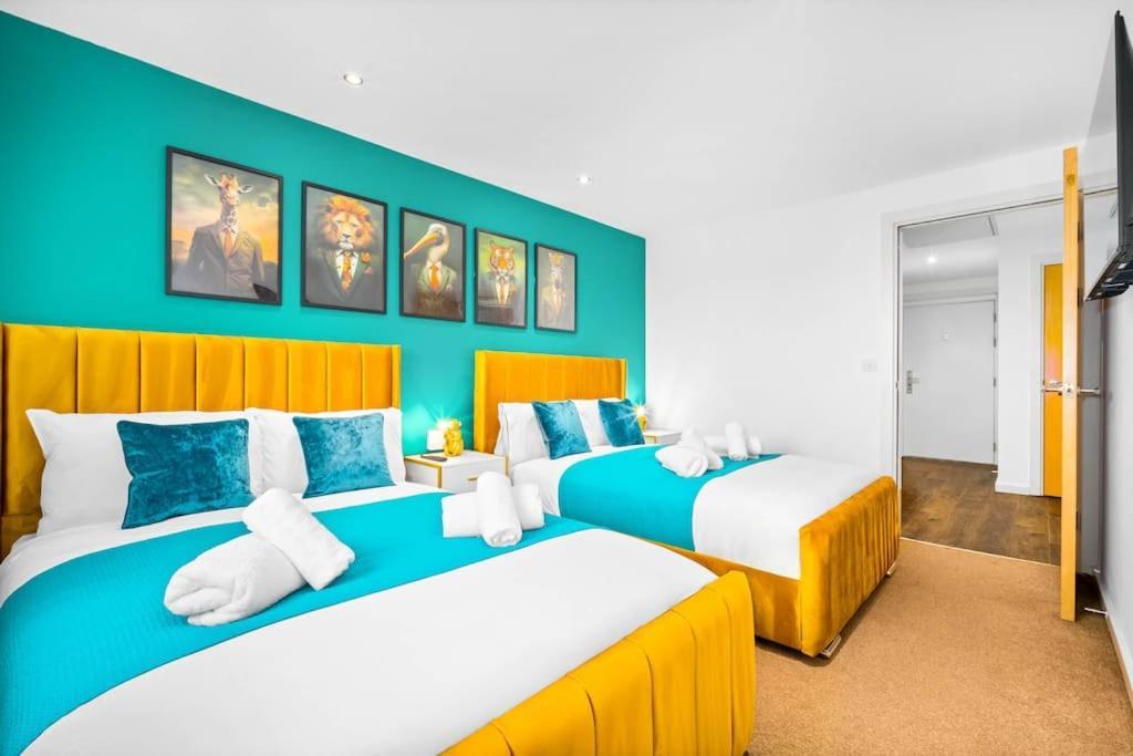 Top Floor City Centre Apartment - Sleeps 7 - 4 Beds - With Balcony And Parking - Smart Tv'S On Each Bedroom Wall - 5 Mins From Bullring, Selfridges, Moor Street Station - By Zena Stays Birmingham Buitenkant foto