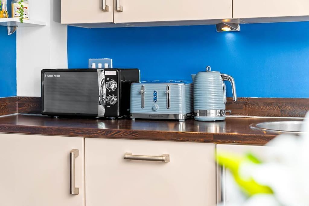 Top Floor City Centre Apartment - Sleeps 7 - 4 Beds - With Balcony And Parking - Smart Tv'S On Each Bedroom Wall - 5 Mins From Bullring, Selfridges, Moor Street Station - By Zena Stays Birmingham Buitenkant foto