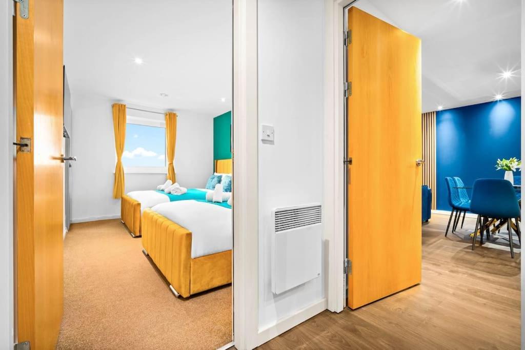 Top Floor City Centre Apartment - Sleeps 7 - 4 Beds - With Balcony And Parking - Smart Tv'S On Each Bedroom Wall - 5 Mins From Bullring, Selfridges, Moor Street Station - By Zena Stays Birmingham Buitenkant foto