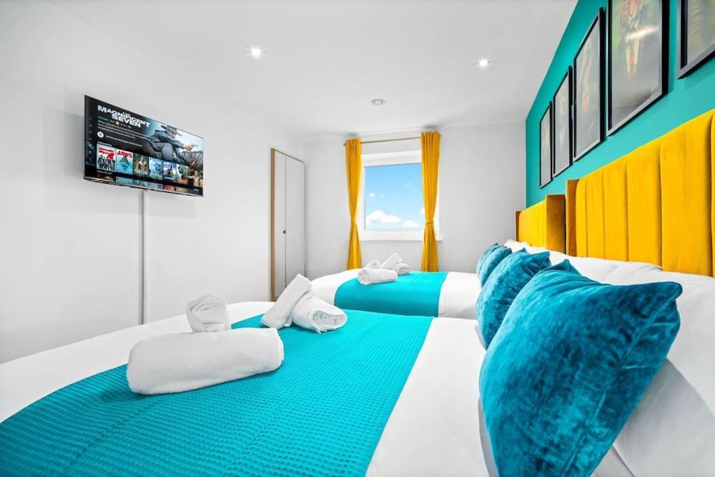 Top Floor City Centre Apartment - Sleeps 7 - 4 Beds - With Balcony And Parking - Smart Tv'S On Each Bedroom Wall - 5 Mins From Bullring, Selfridges, Moor Street Station - By Zena Stays Birmingham Buitenkant foto