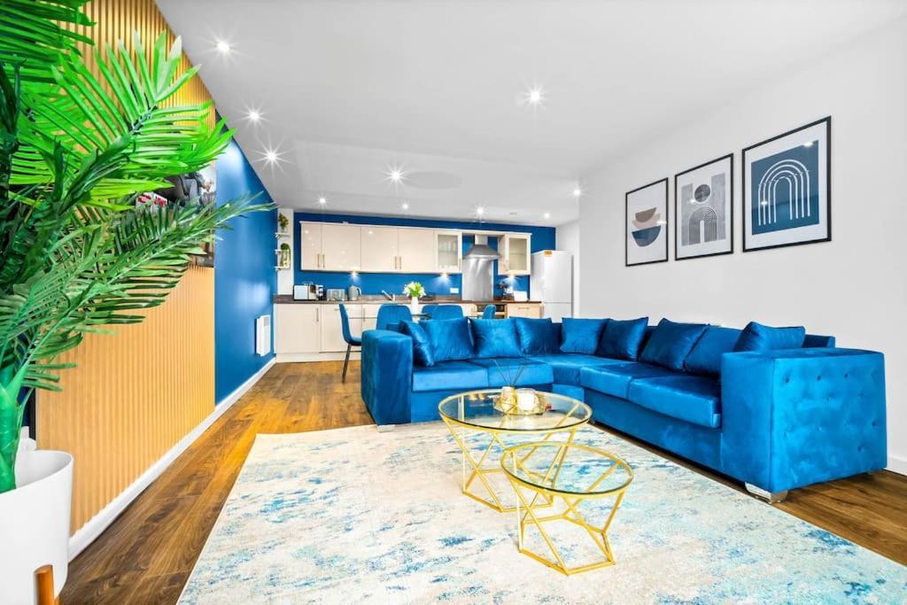 Top Floor City Centre Apartment - Sleeps 7 - 4 Beds - With Balcony And Parking - Smart Tv'S On Each Bedroom Wall - 5 Mins From Bullring, Selfridges, Moor Street Station - By Zena Stays Birmingham Buitenkant foto